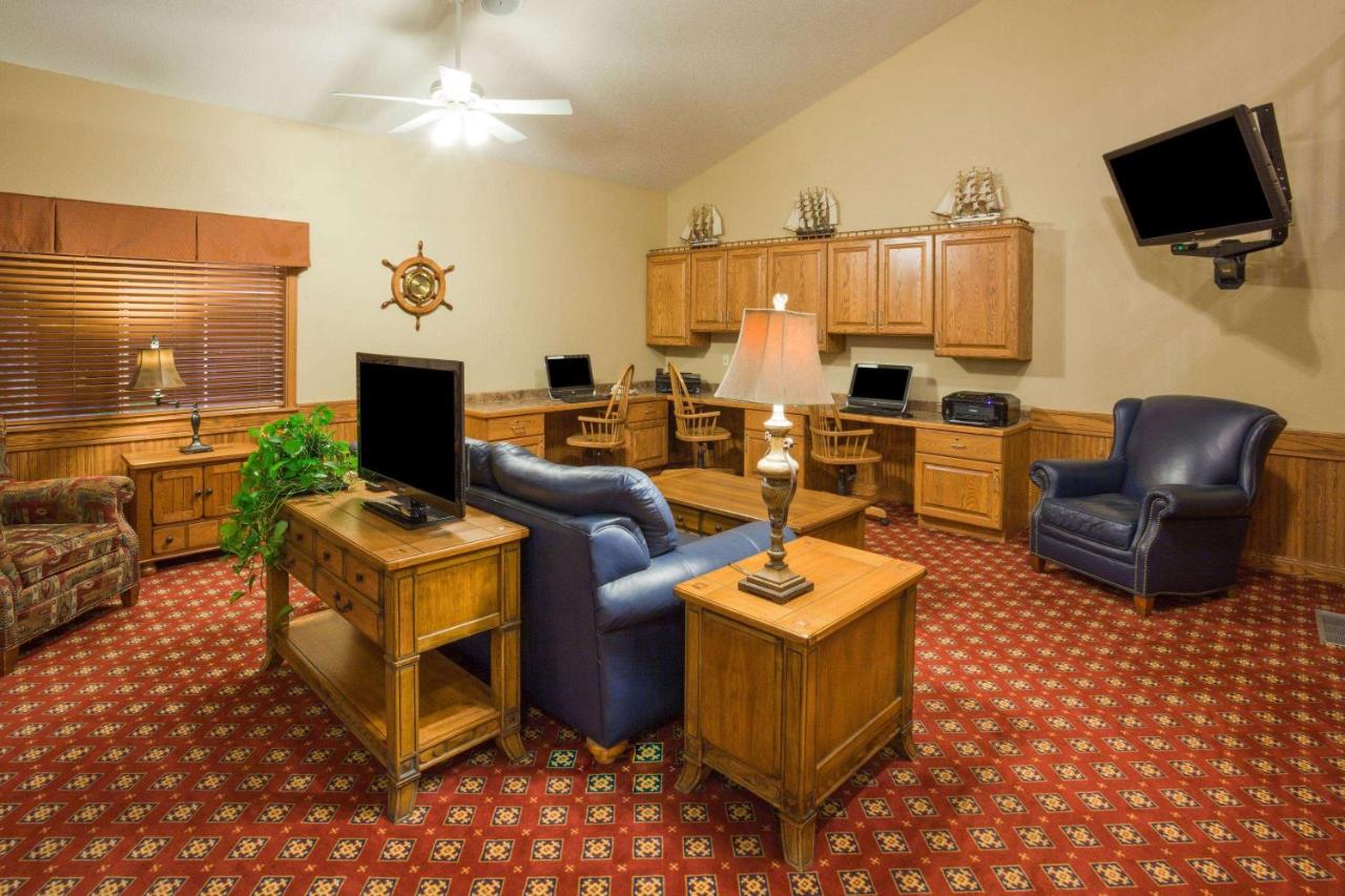 | AmericInn by Wyndham Wetmore Munising