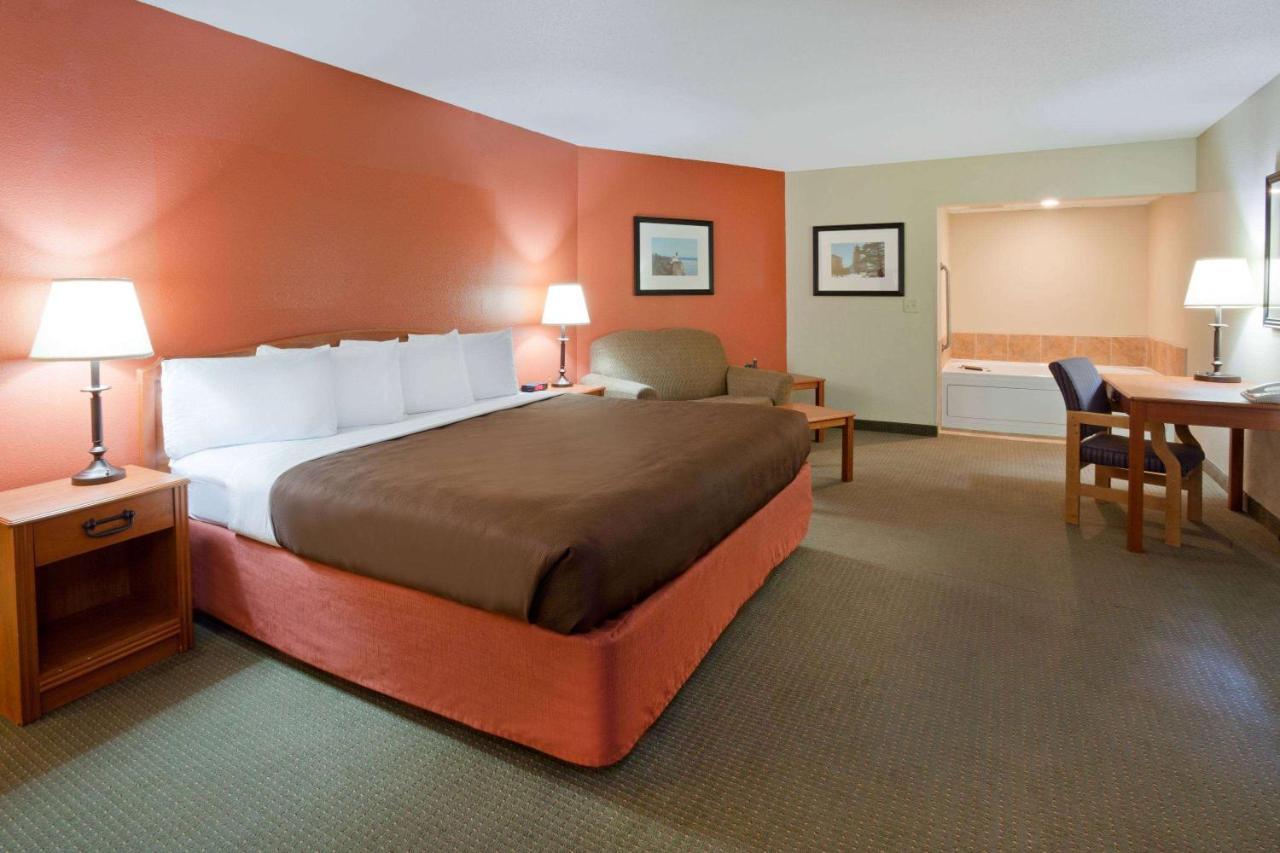 | AmericInn by Wyndham Wetmore Munising