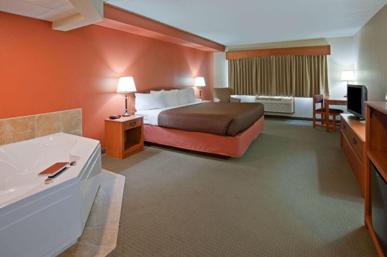 | AmericInn by Wyndham Wetmore Munising