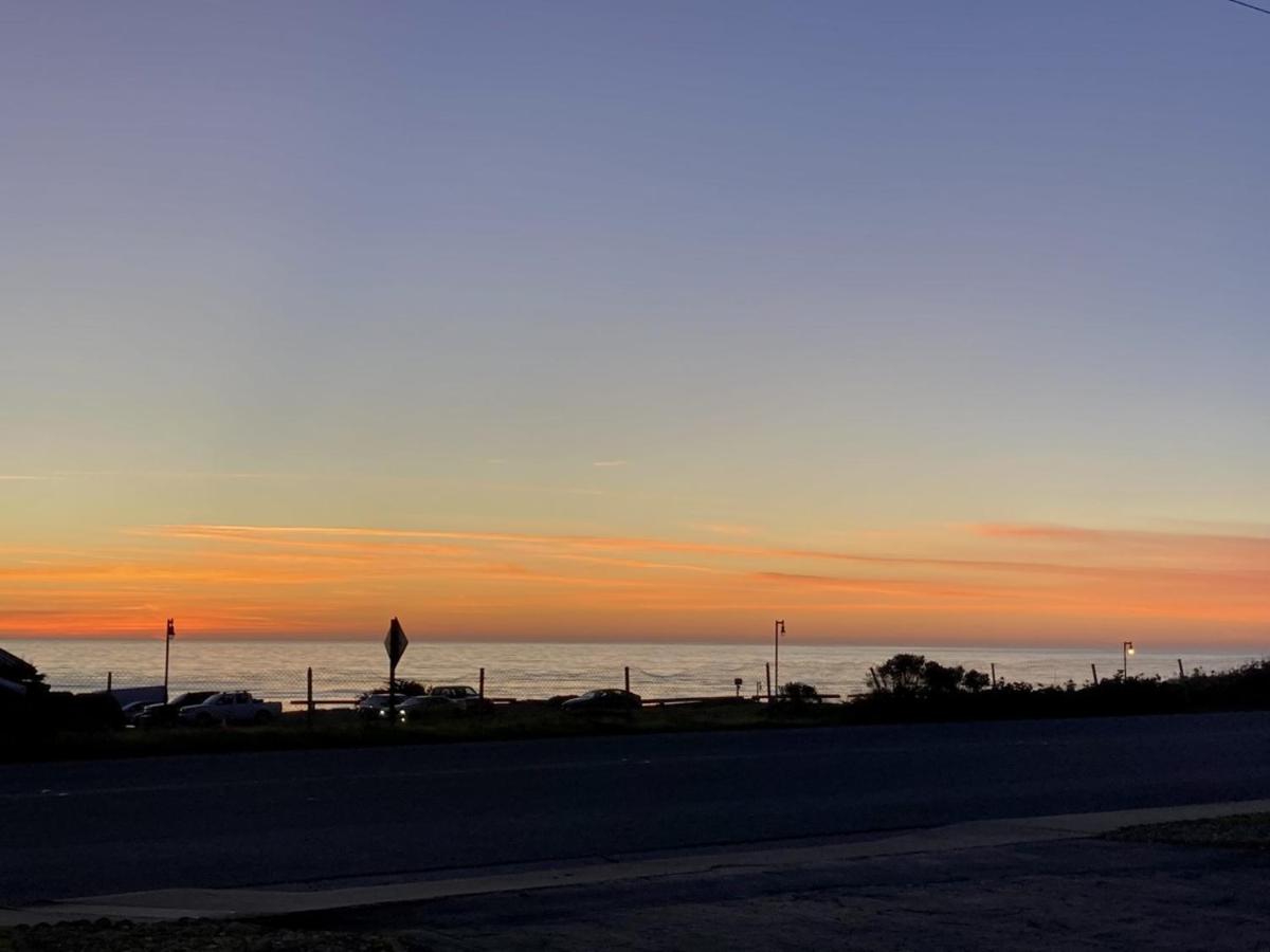 | Coast Riders Inn