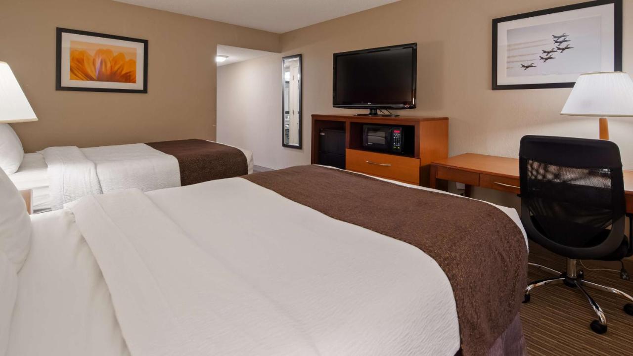 Double Room with Two Double Beds - Non-Smoking at Best Western La Plata Inn