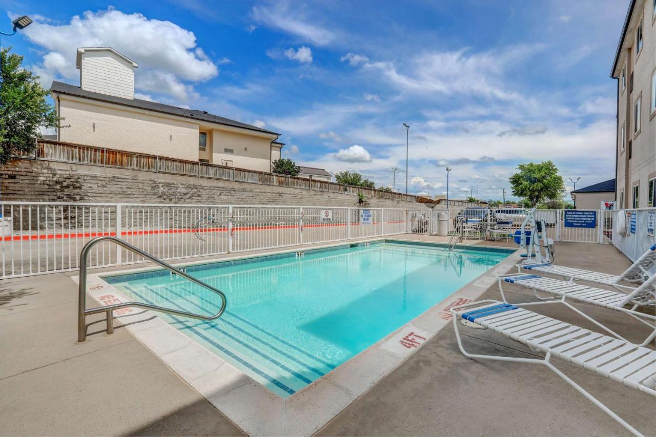 | Motel 6-Weatherford, TX