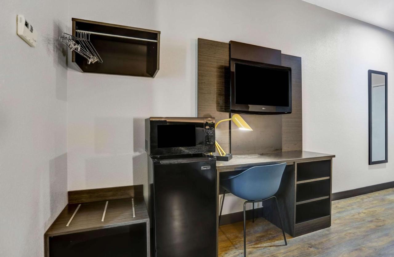 | Motel 6-Weatherford, TX
