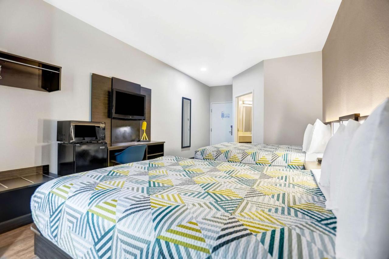 | Motel 6-Weatherford, TX