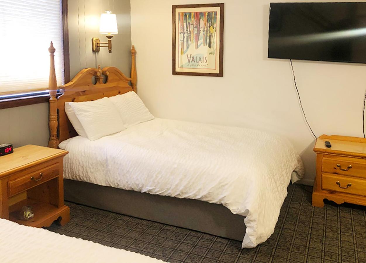 Standard Queen Room - Ground Floor at Tyrolean Lodge