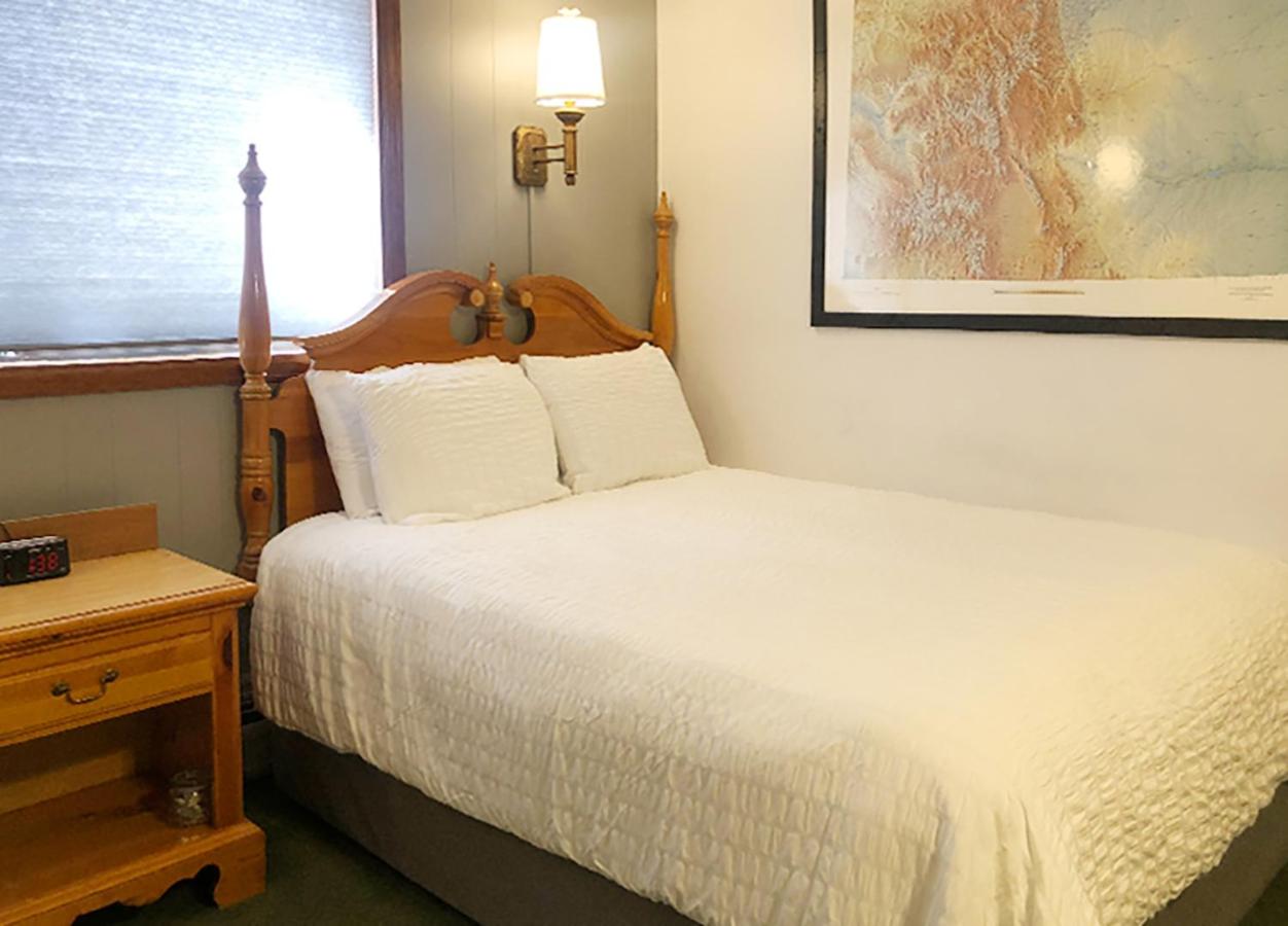 Standard Queen Room - Ground Floor at Tyrolean Lodge