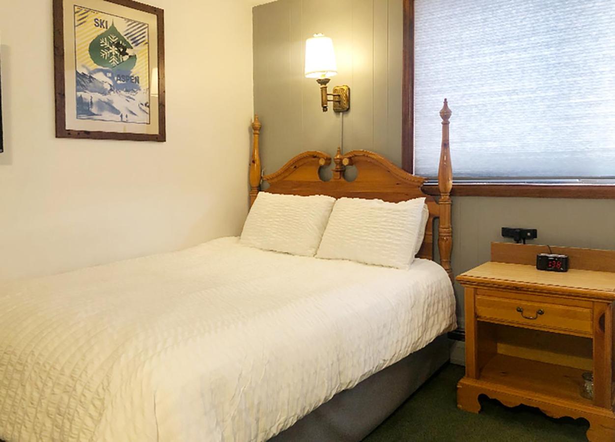 Standard Queen Room - Ground Floor at Tyrolean Lodge