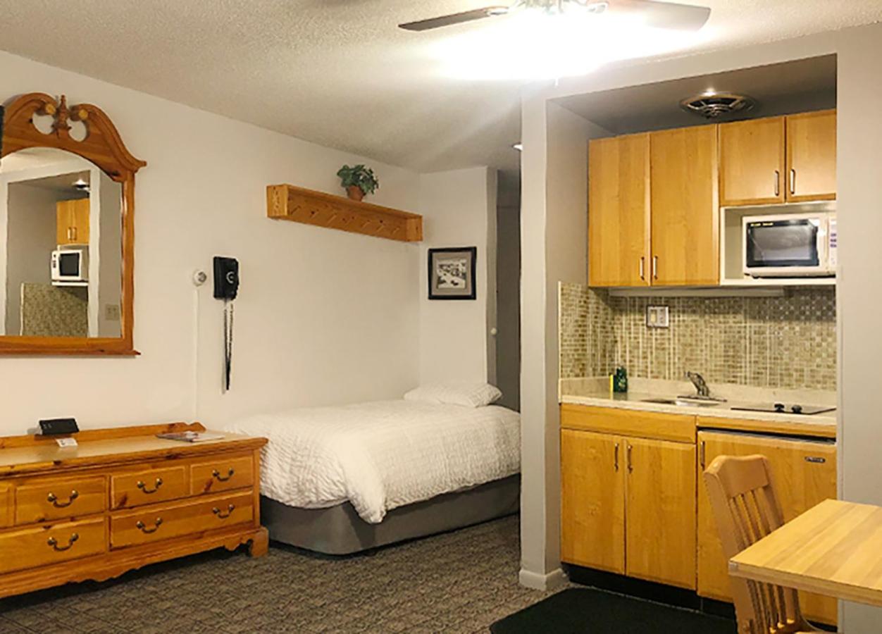 Standard Queen Room - Ground Floor at Tyrolean Lodge