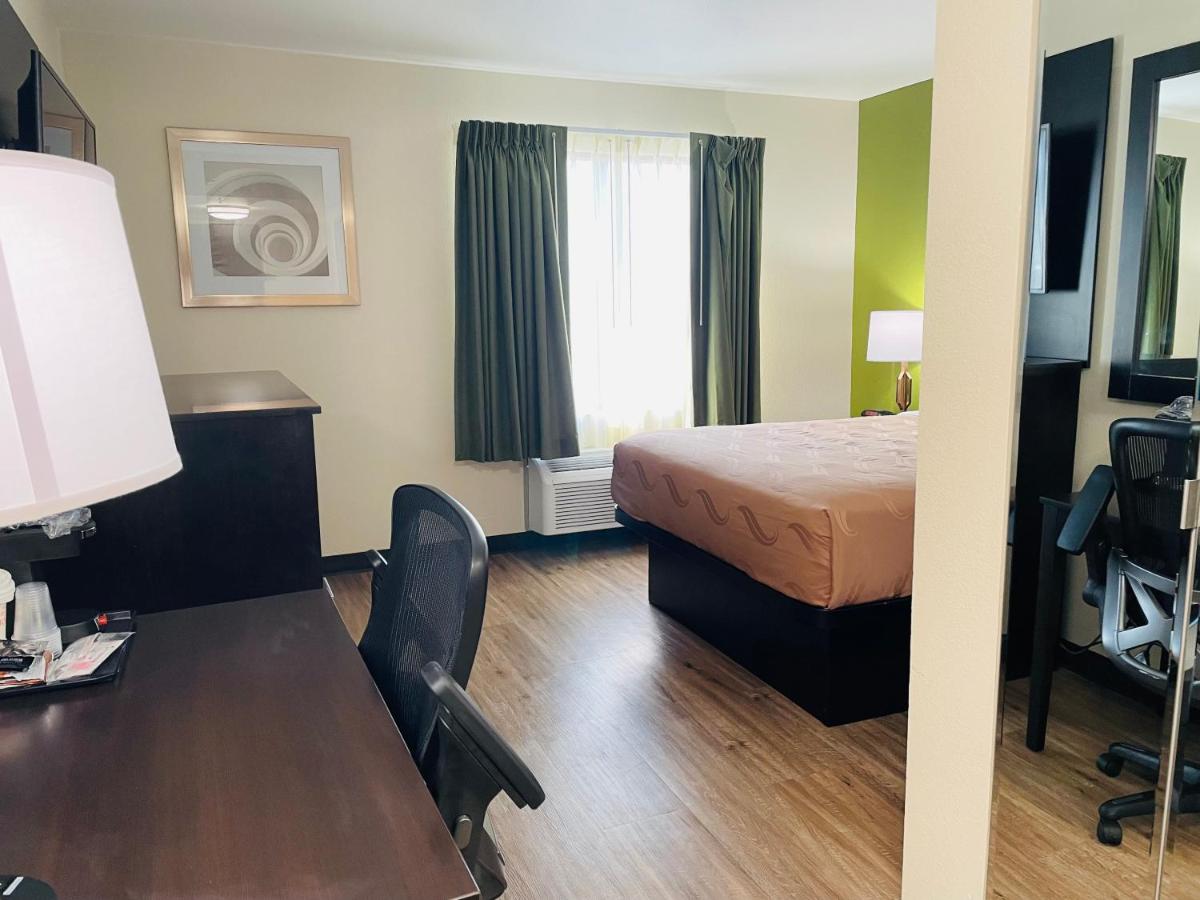 Queen Room - Accessible/Nonsmoking at Quality Inn & Suites Lake Charles South