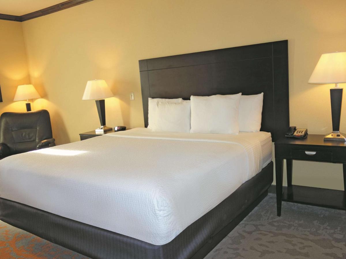 Deluxe King Room at La Quinta Inn & Suites by Wyndham Eastland