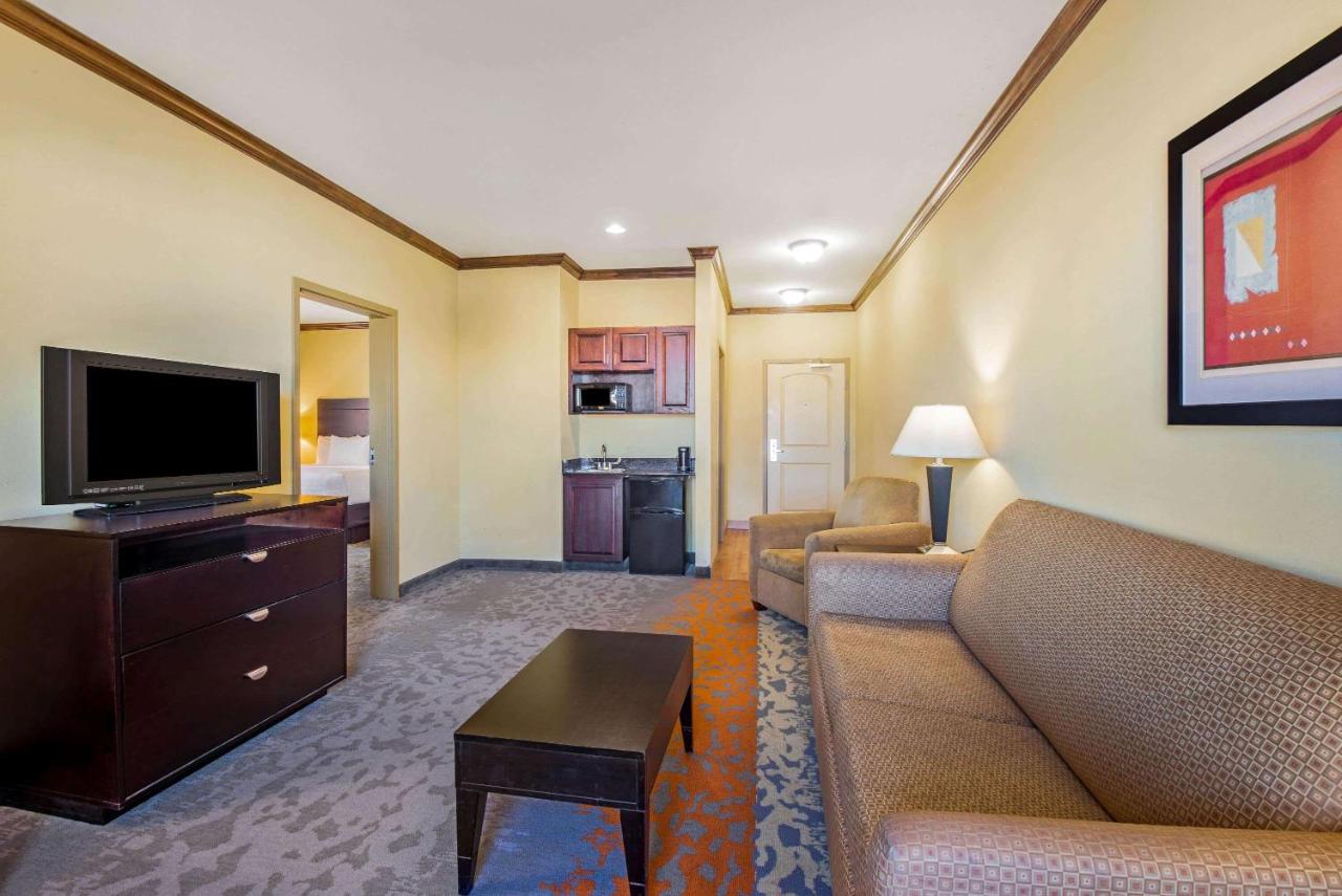 Deluxe Family Suite - Non-Smoking at La Quinta Inn & Suites by Wyndham Eastland