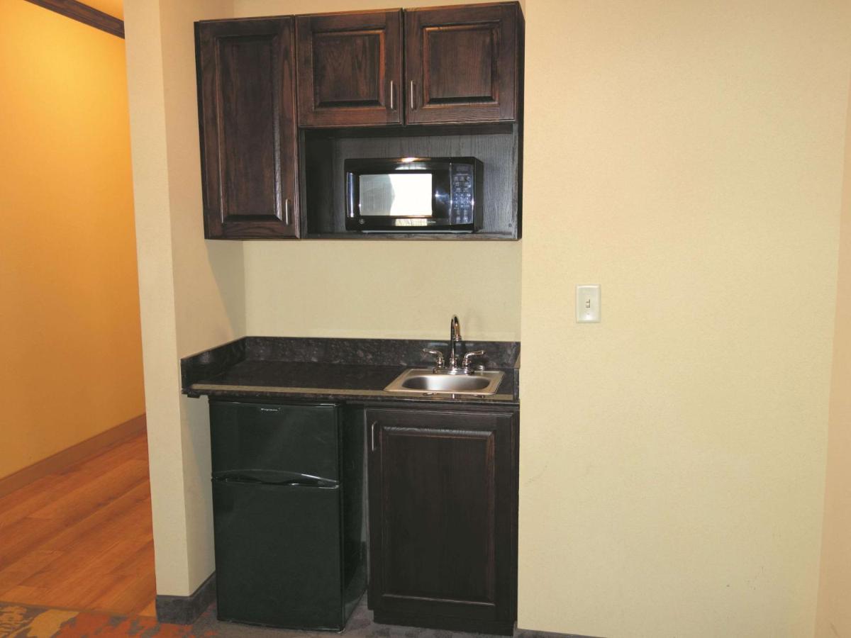 Deluxe King Suite with Mobility/Hearing Impaired Access - Non-Smoking at La Quinta Inn & Suites by Wyndham Eastland