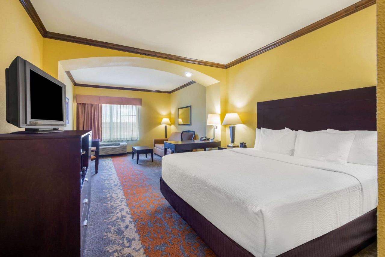 Executive King Room at La Quinta Inn & Suites by Wyndham Eastland