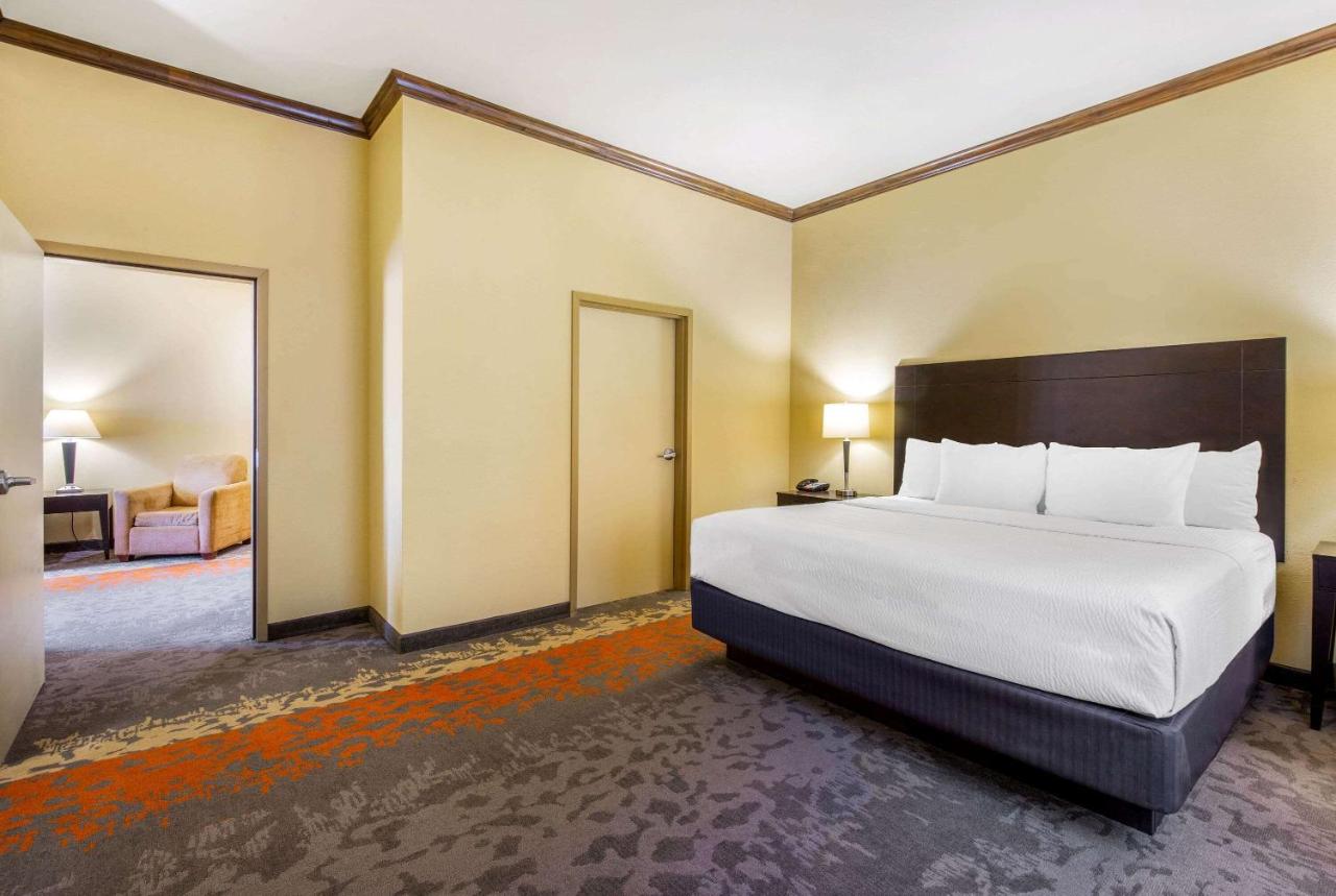 Deluxe King Suite with Mobility/Hearing Impaired Access - Non-Smoking at La Quinta Inn & Suites by Wyndham Eastland