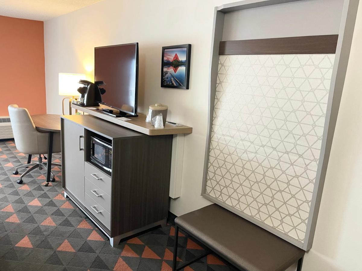 King Room - Disability Access at Holiday Inn Great Falls- Convention Center, an IHG Hotel