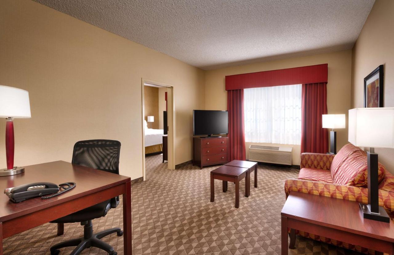 King Suite with Separate Bedroom at Best Western Downtown Phoenix