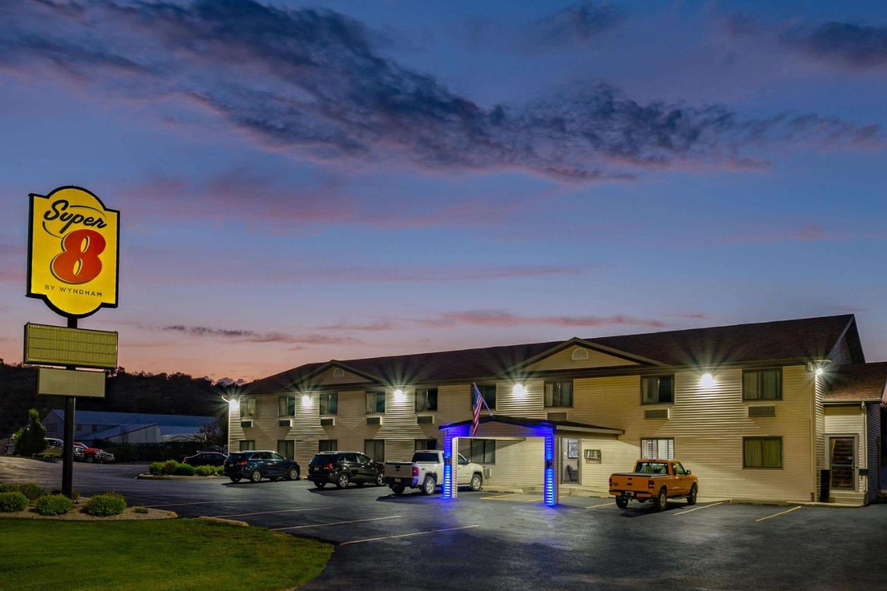  | Super 8 by Wyndham Decorah