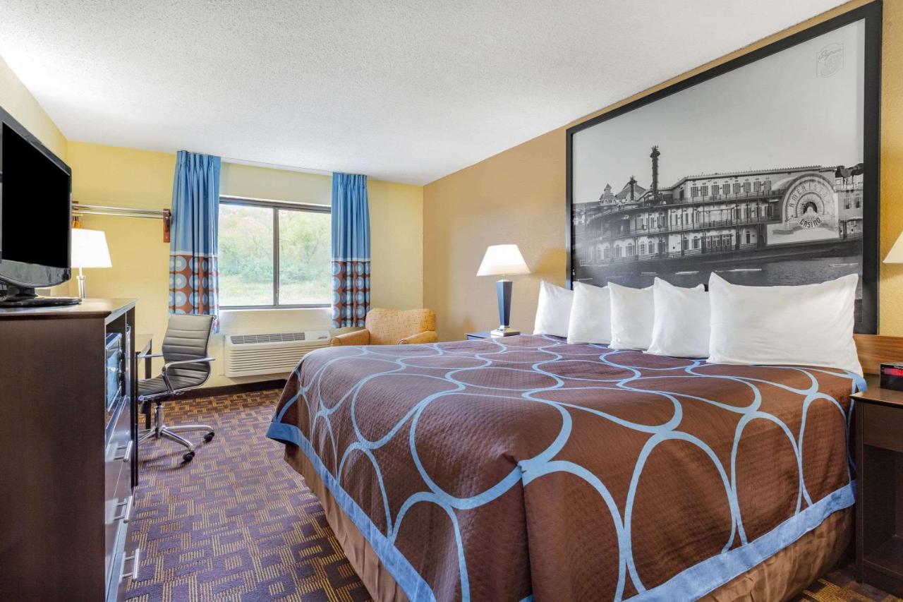  | Super 8 by Wyndham Decorah