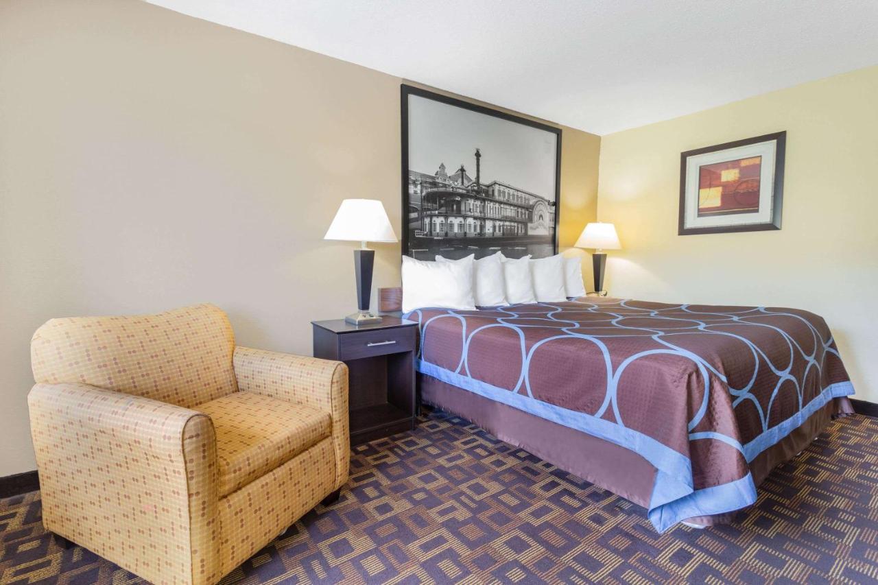  | Super 8 by Wyndham Decorah