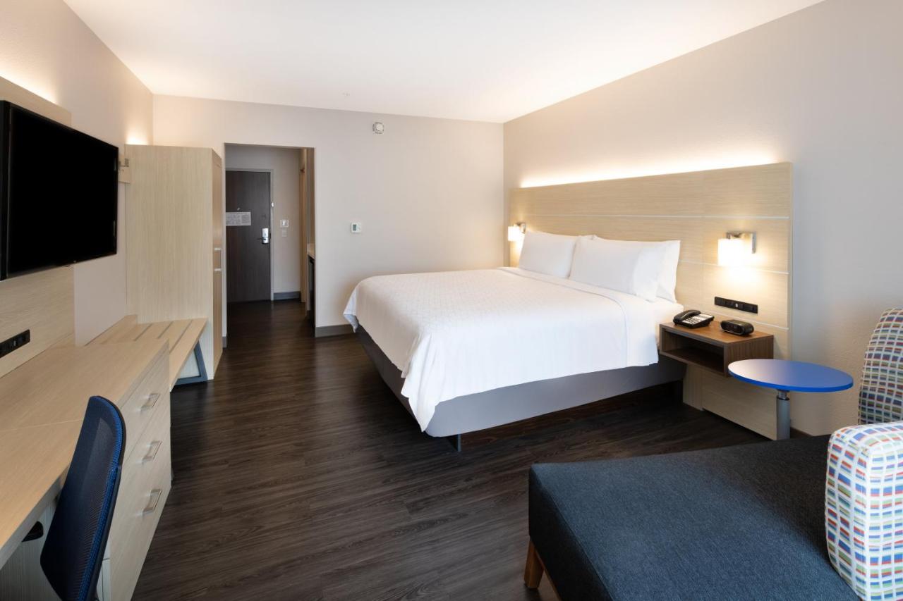 Standard King Room - Non-Smoking at Holiday Inn Express & Suites Ft Myers Beach-Sanibel Gateway by IHG