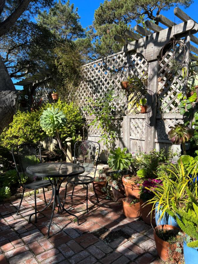| Carmel Garden Inn