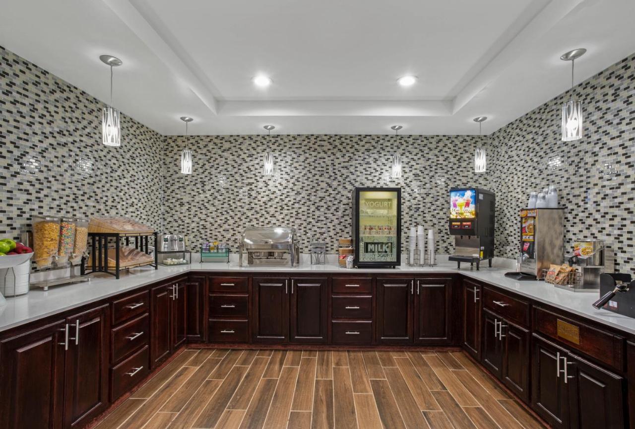 | La Quinta by Wyndham Norwich-Plainfield-Casino