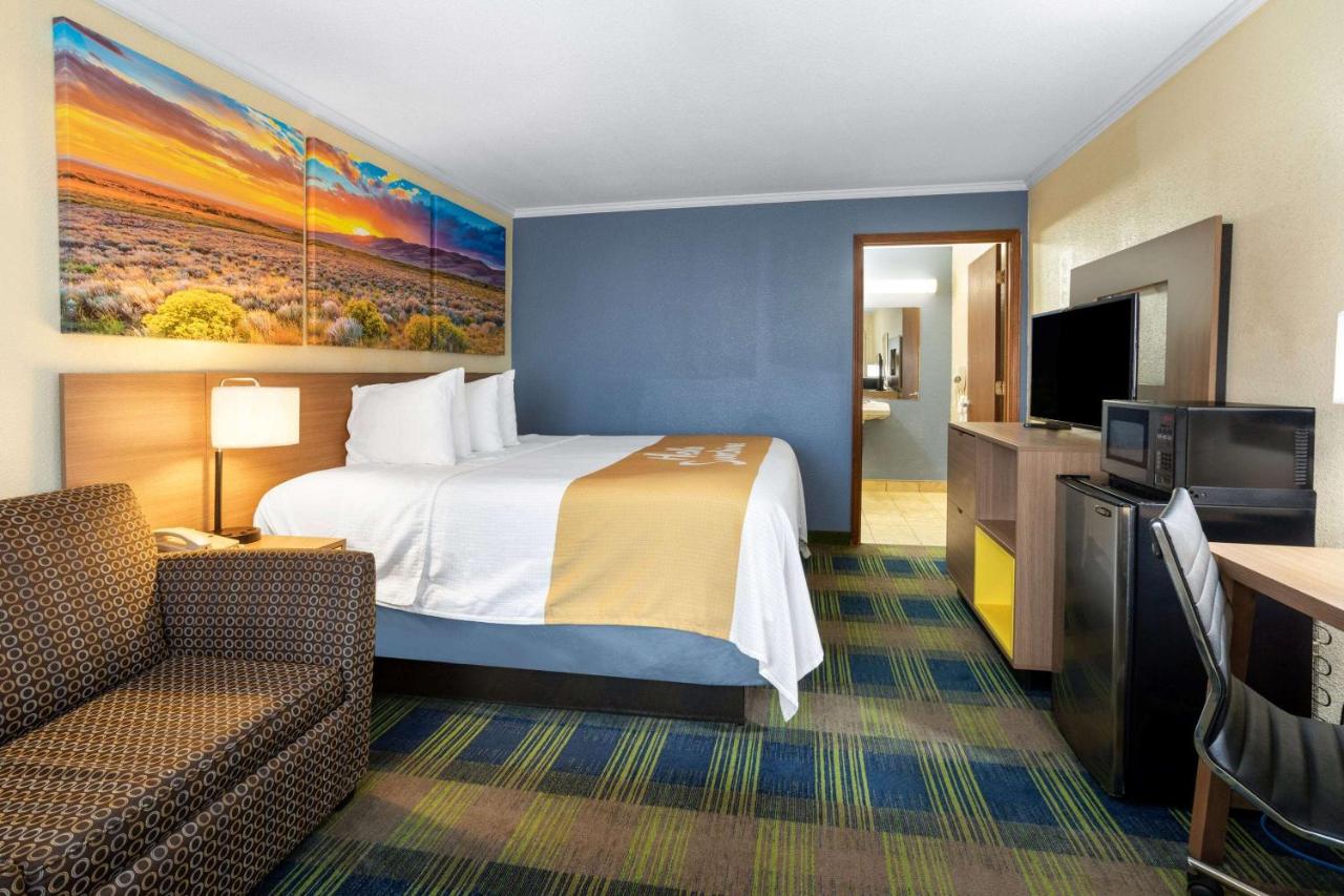 King Room - Disability Access/Non-Smoking at Days Inn by Wyndham Alamogordo/White Sands