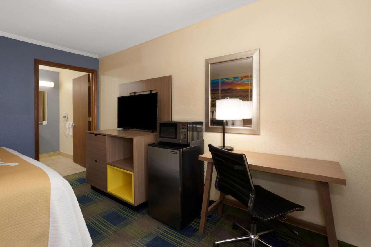 King Room - Disability Access/Non-Smoking at Days Inn by Wyndham Alamogordo/White Sands