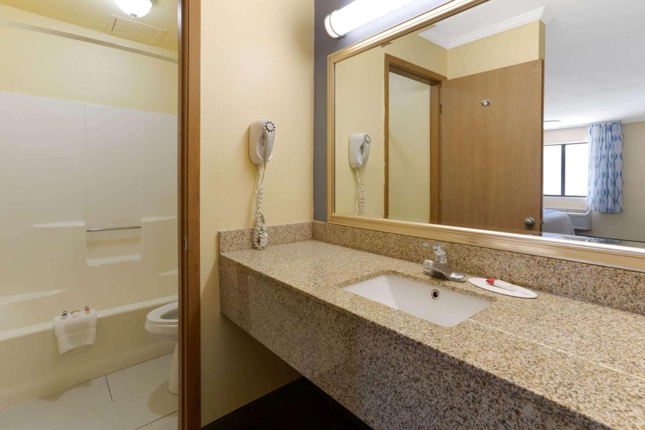 King Room - Non-Smoking at Days Inn by Wyndham Alamogordo/White Sands