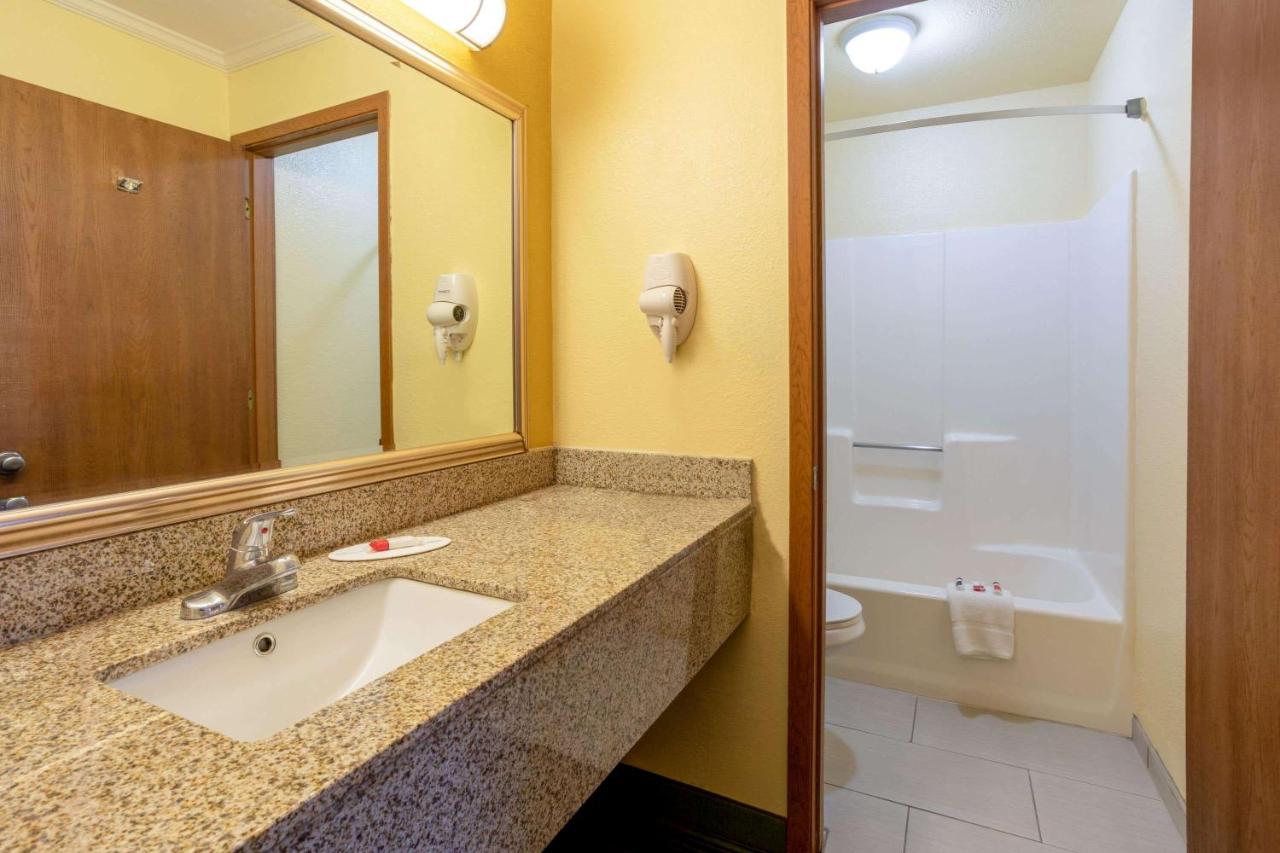 Queen Room with Two Queen Beds - Non-Smoking at Days Inn by Wyndham Alamogordo/White Sands