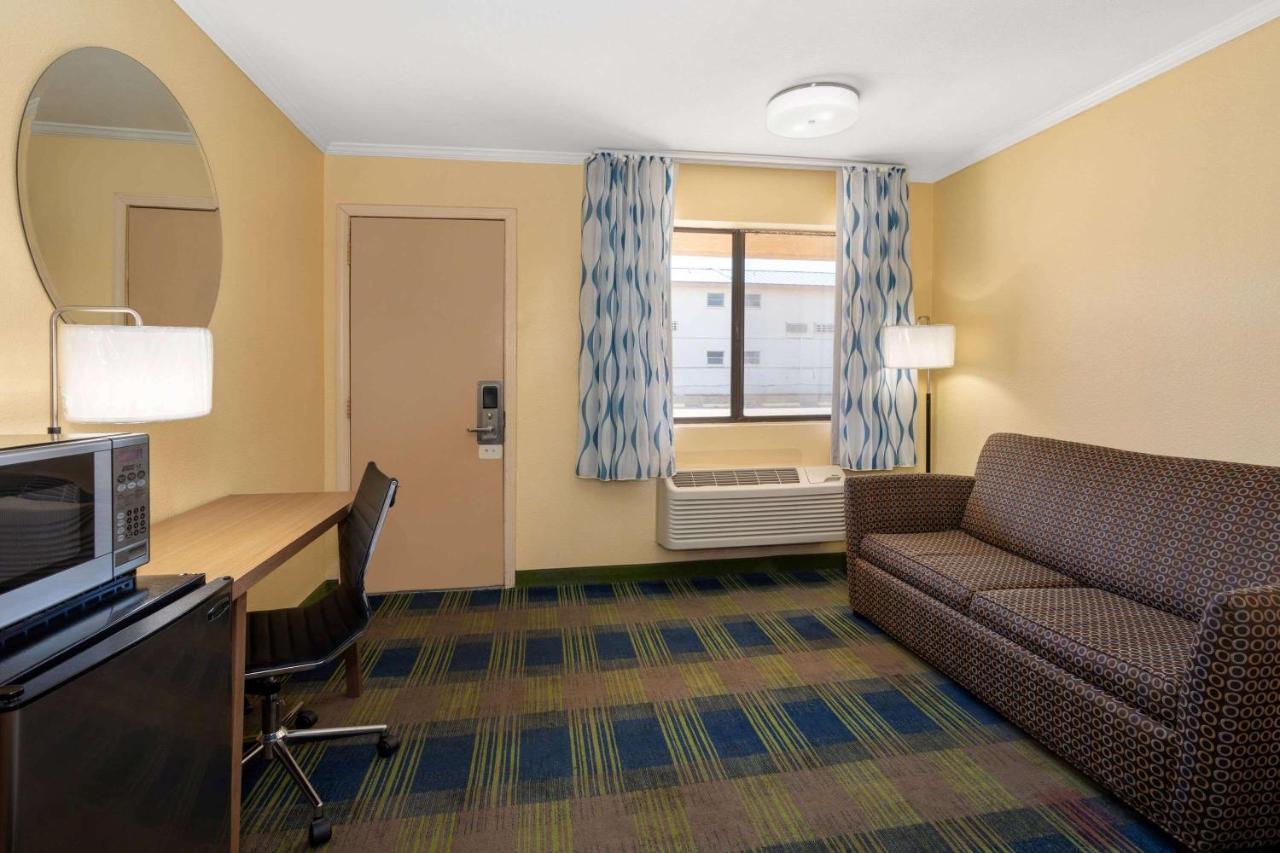King Room - Non-Smoking at Days Inn by Wyndham Alamogordo/White Sands