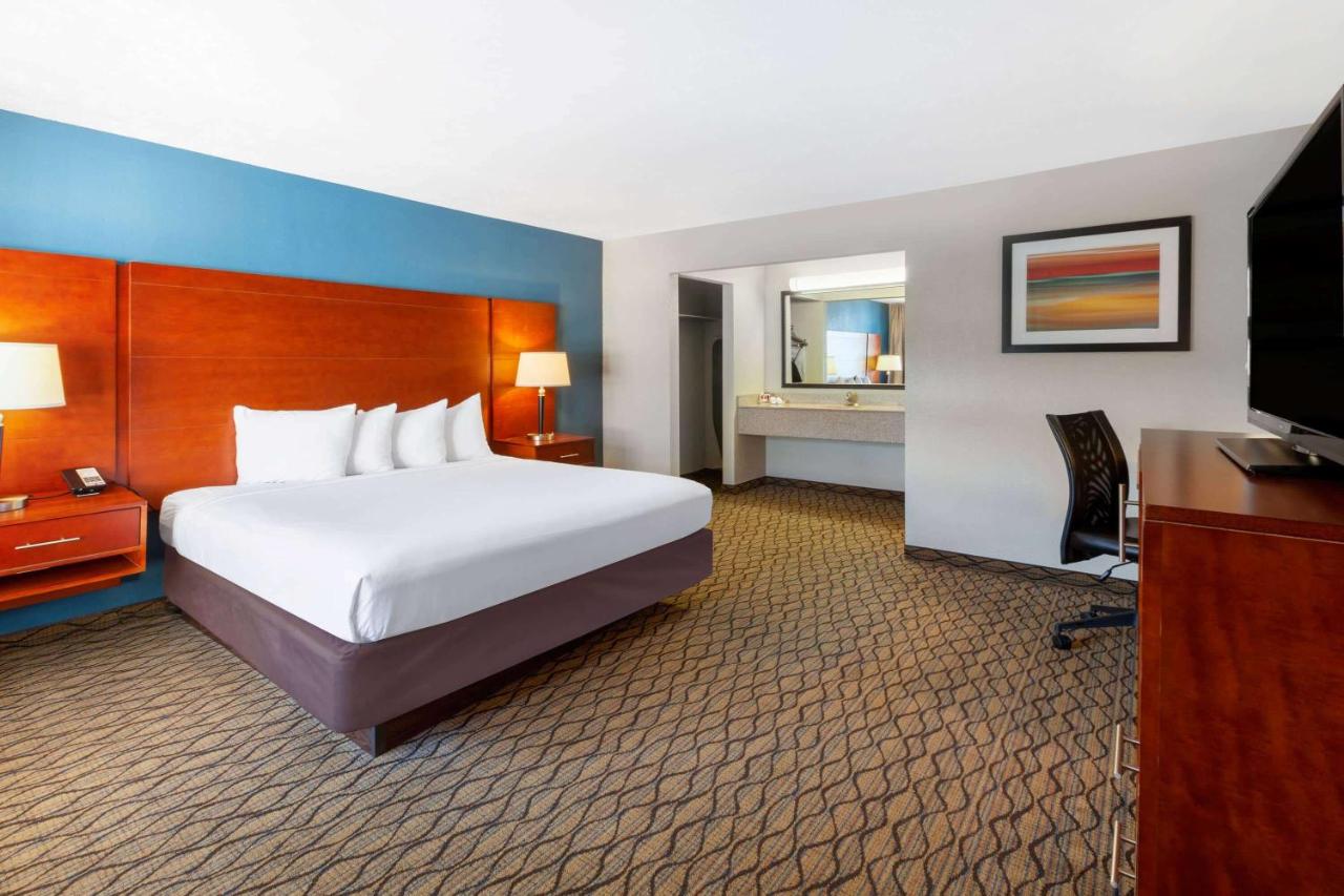  | Baymont by Wyndham St. Ignace Lakefront