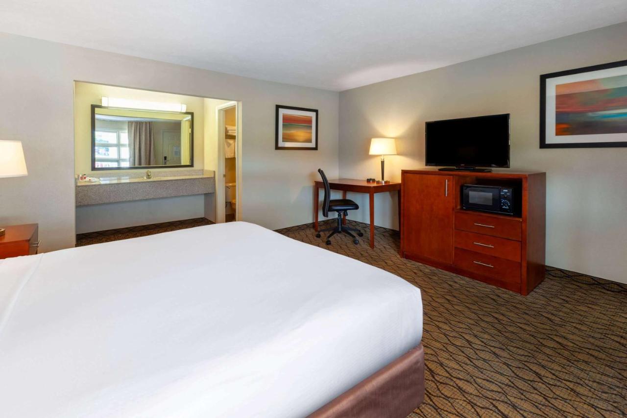  | Baymont by Wyndham St. Ignace Lakefront