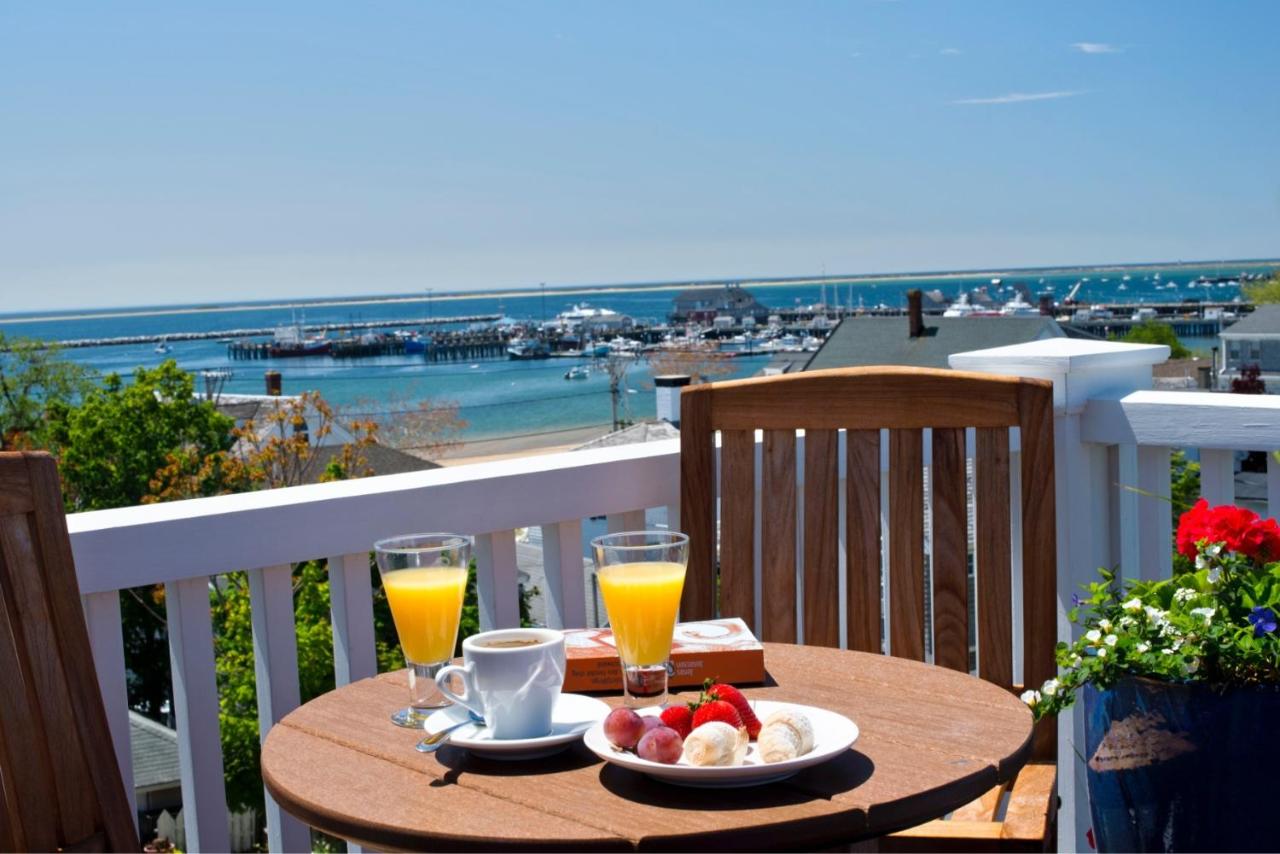 | Benchmark Inn
