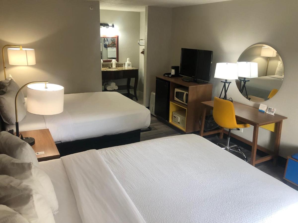 Deluxe Business Queen Room with Two Queen Beds - Non-Smoking at Days Inn by Wyndham Port Charlotte/Punta Gorda