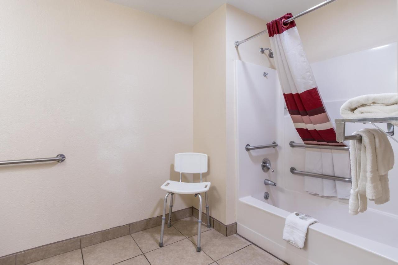 Superior King Room Disability Access Smoke Free at Red Roof Inn Albuquerque - Midtown