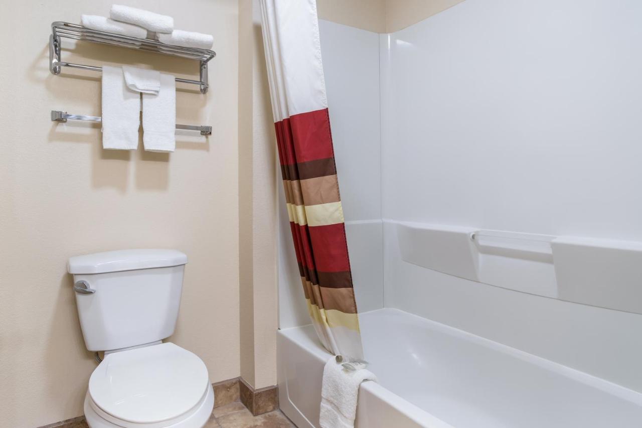 Superior King Room Smoke Free at Red Roof Inn Albuquerque - Midtown
