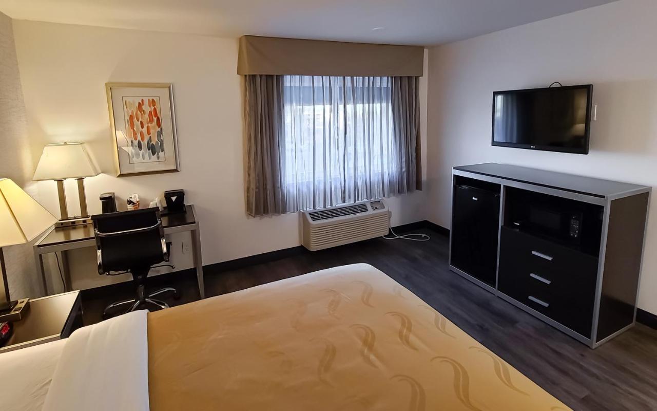 One Bedroom Suite, 1 Queen Bed, Living Room and Sofa Bed, Non Smoking at Quality Inn Burbank Airport