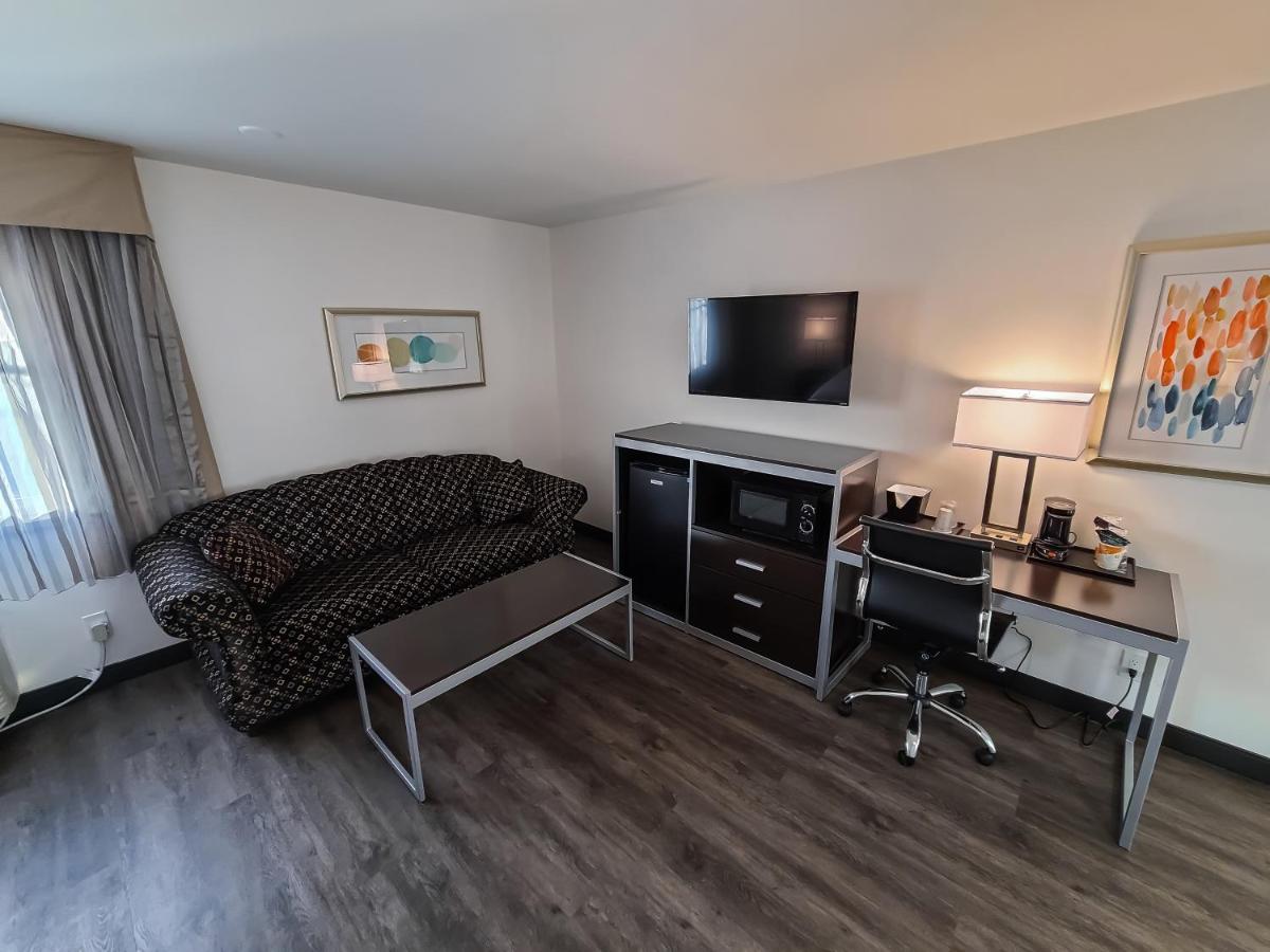Deluxe Suite, 1 King Bed with Sofa Bed, Non Smoking at Quality Inn Burbank Airport