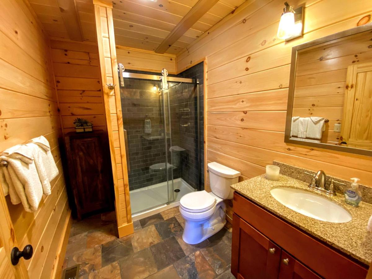  | UV Log home with direct Cannon Mountain views Minutes to attractions Fireplace, Pool Table, AC