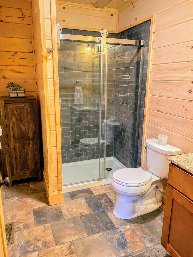  | UV Log home with direct Cannon Mountain views Minutes to attractions Fireplace, Pool Table, AC