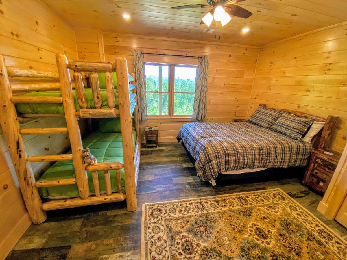  | UV Log home with direct Cannon Mountain views Minutes to attractions Fireplace, Pool Table, AC