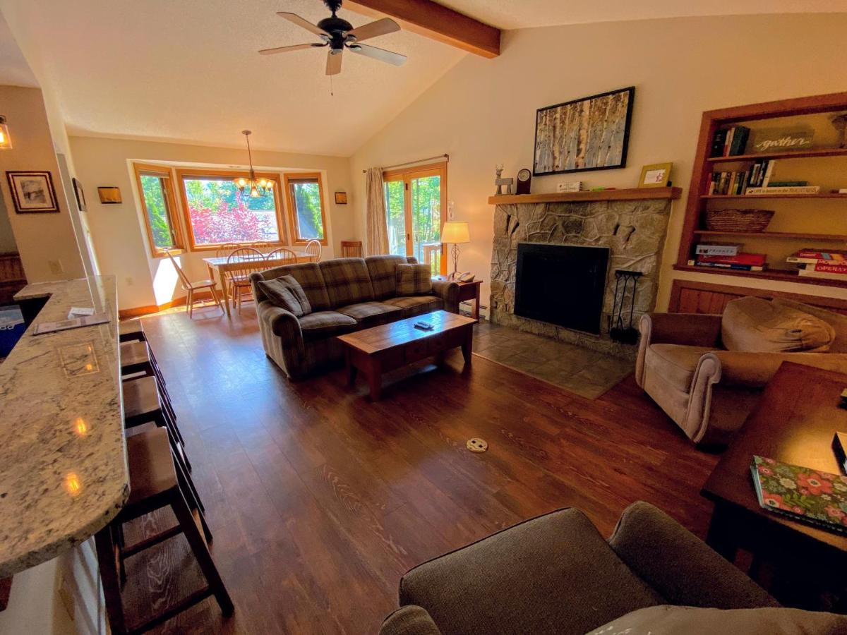 | O8 Renovated Forest Cottage Townhome with great Mt Washington views, fast wifi Walk to skiing
