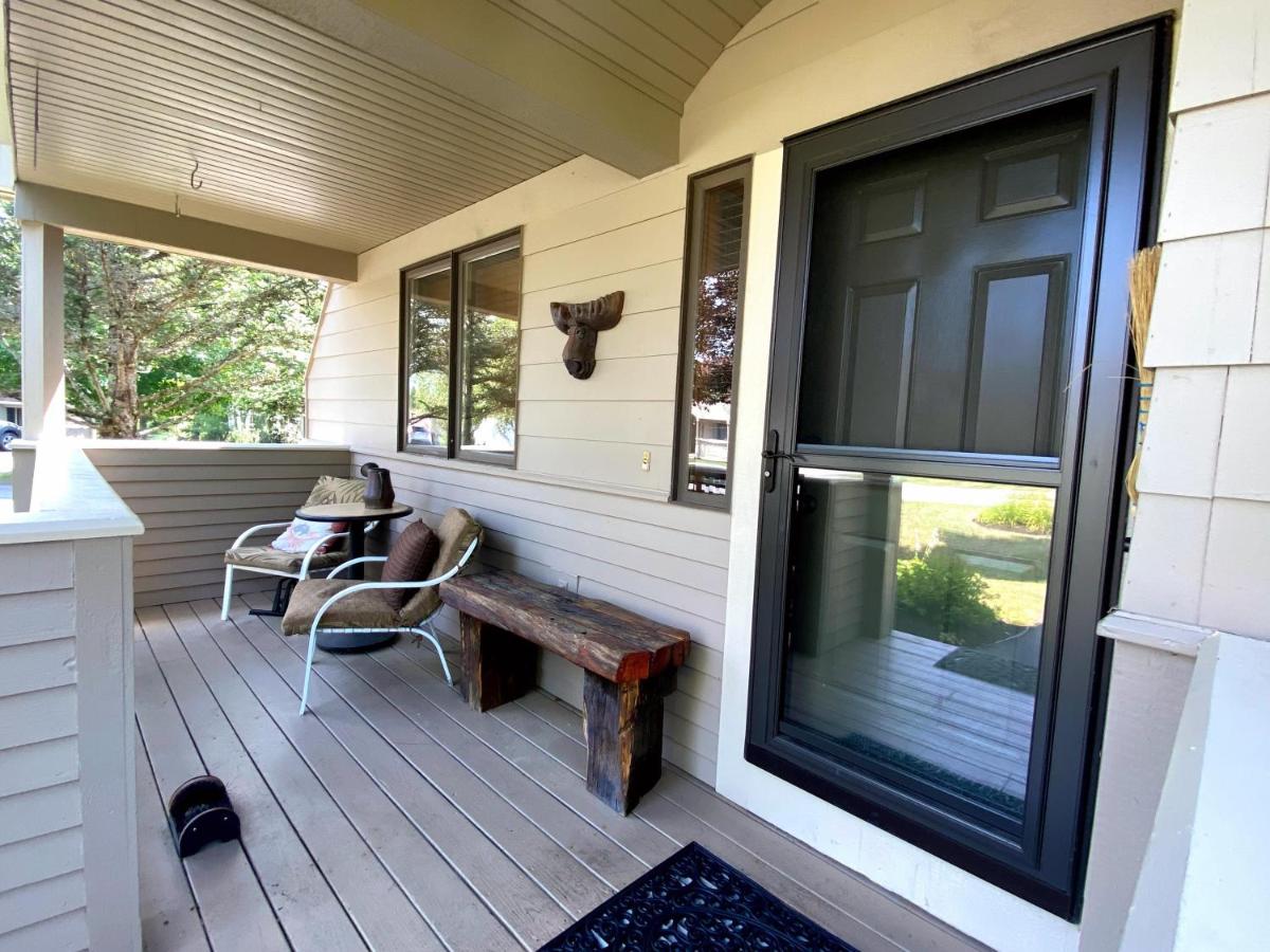 | F8 Luxurious Mt Washington Hotel golf course home Wifi, cable, air conditioning
