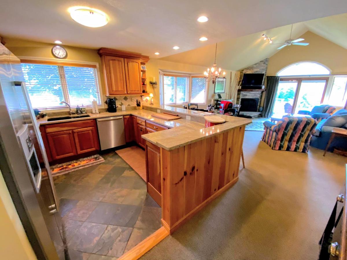| F8 Luxurious Mt Washington Hotel golf course home Wifi, cable, air conditioning