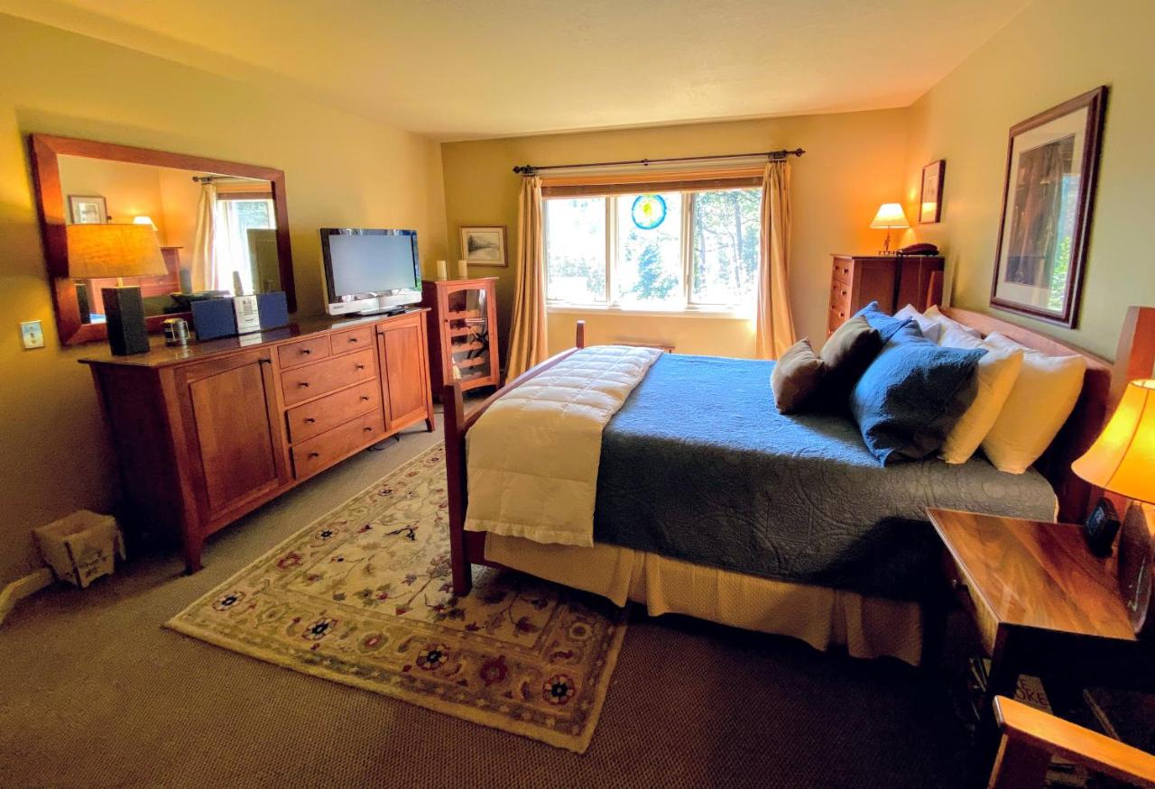 | F8 Luxurious Mt Washington Hotel golf course home Wifi, cable, air conditioning