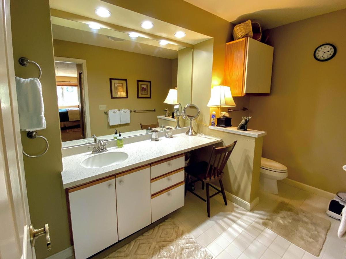| F8 Luxurious Mt Washington Hotel golf course home Wifi, cable, air conditioning