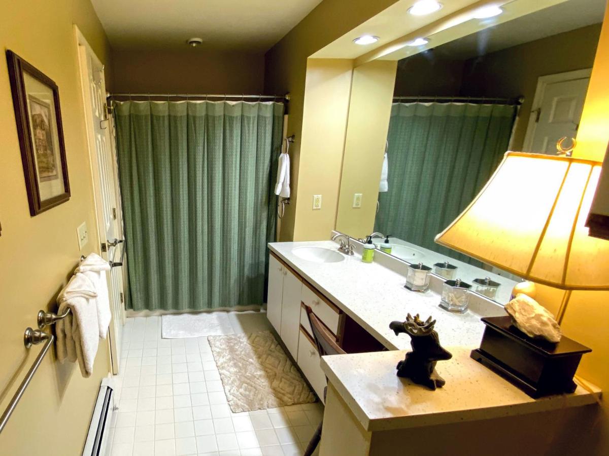  | F8 Luxurious Mt Washington Hotel golf course home Wifi, cable, air conditioning