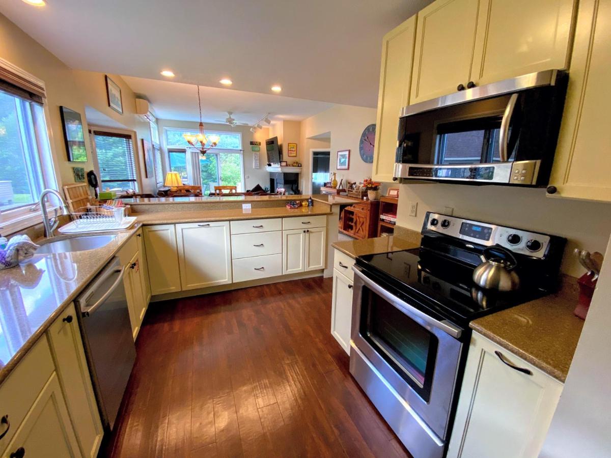| F1 Air Conditioned and beautifully appointed Townhome a short walk to the Mount Washington Hotel
