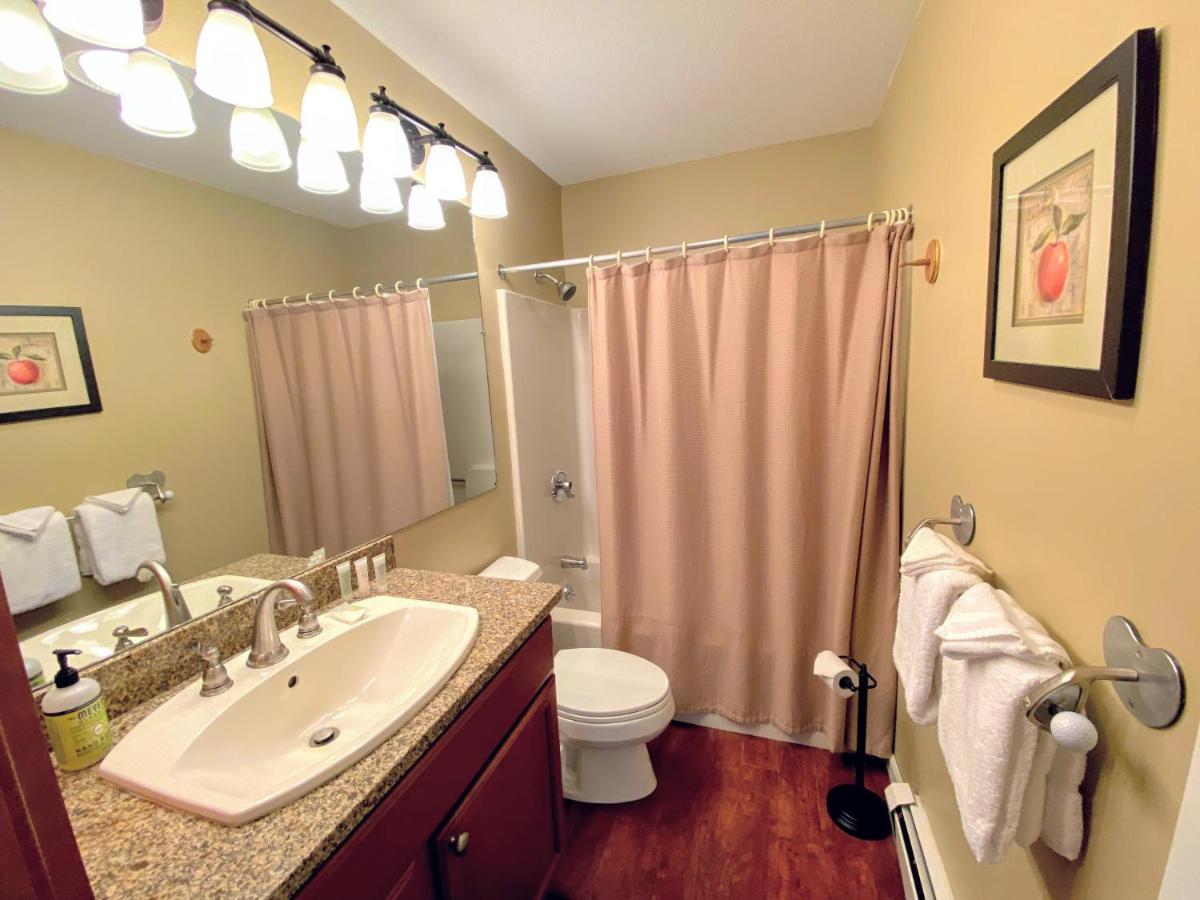 | F1 Air Conditioned and beautifully appointed Townhome a short walk to the Mount Washington Hotel